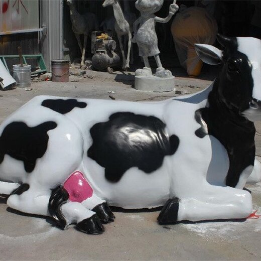 山東玻璃鋼奶牛雕塑圖片,動物雕塑奶牛